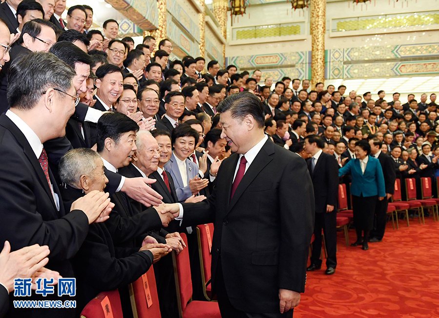 11月17日,全国精神文明建设表彰大会在北京人民大会堂举行。会前,习近平、王沪宁等会见与会代表。 新华社记者 李学仁 摄 11月17日,全国精神文明建设表彰大会在北京人民大会堂举行。会前,习近平、王沪宁等会见与会代表。 新华社记者 李学仁 摄
